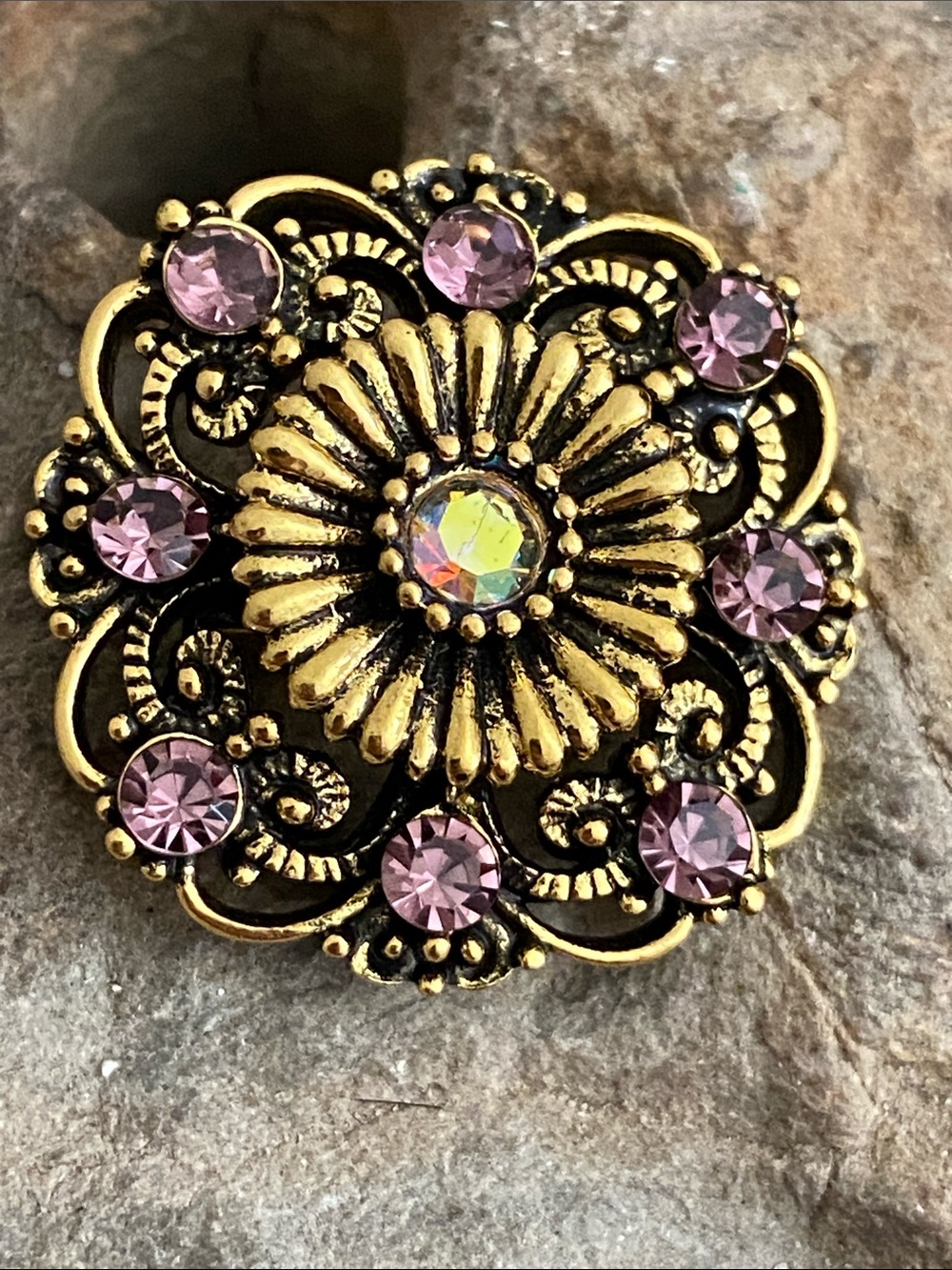 5/$10❤️❤️❤️NEW Antique Style Gold Tone Filigree Brooch with Pink Rhinestones